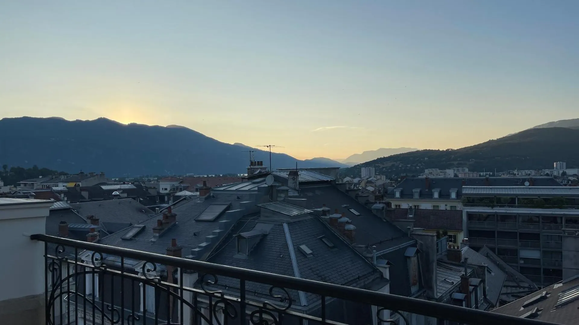 Appart Palace Astoria - Climatise - 2 Balcons - 2 Sdb Apartment Aix-les-Bains